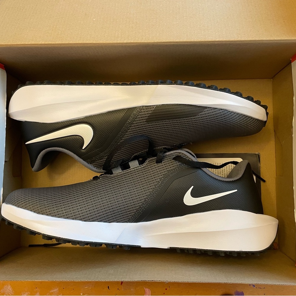 Nike Men's Gray and White Infinity Golf Athletic Shoes